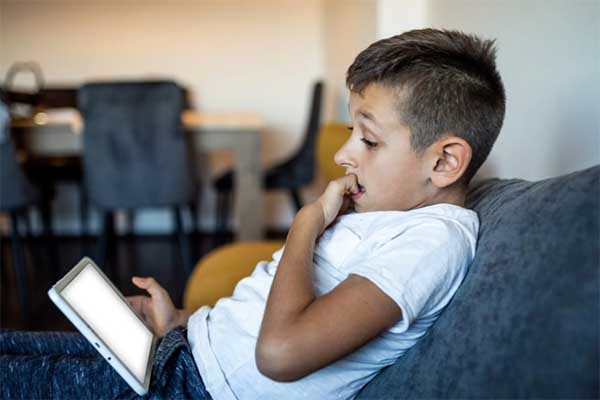 درمان ناخن جویدن کودکان 2